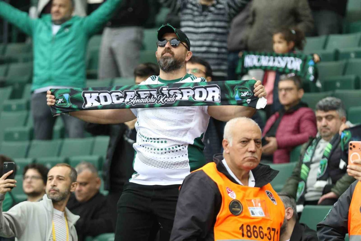 Trendyol Süper Lig: Kocaelispor - Çaykur Rizespor maçında ilk dakikalar golsüz geçildi 2