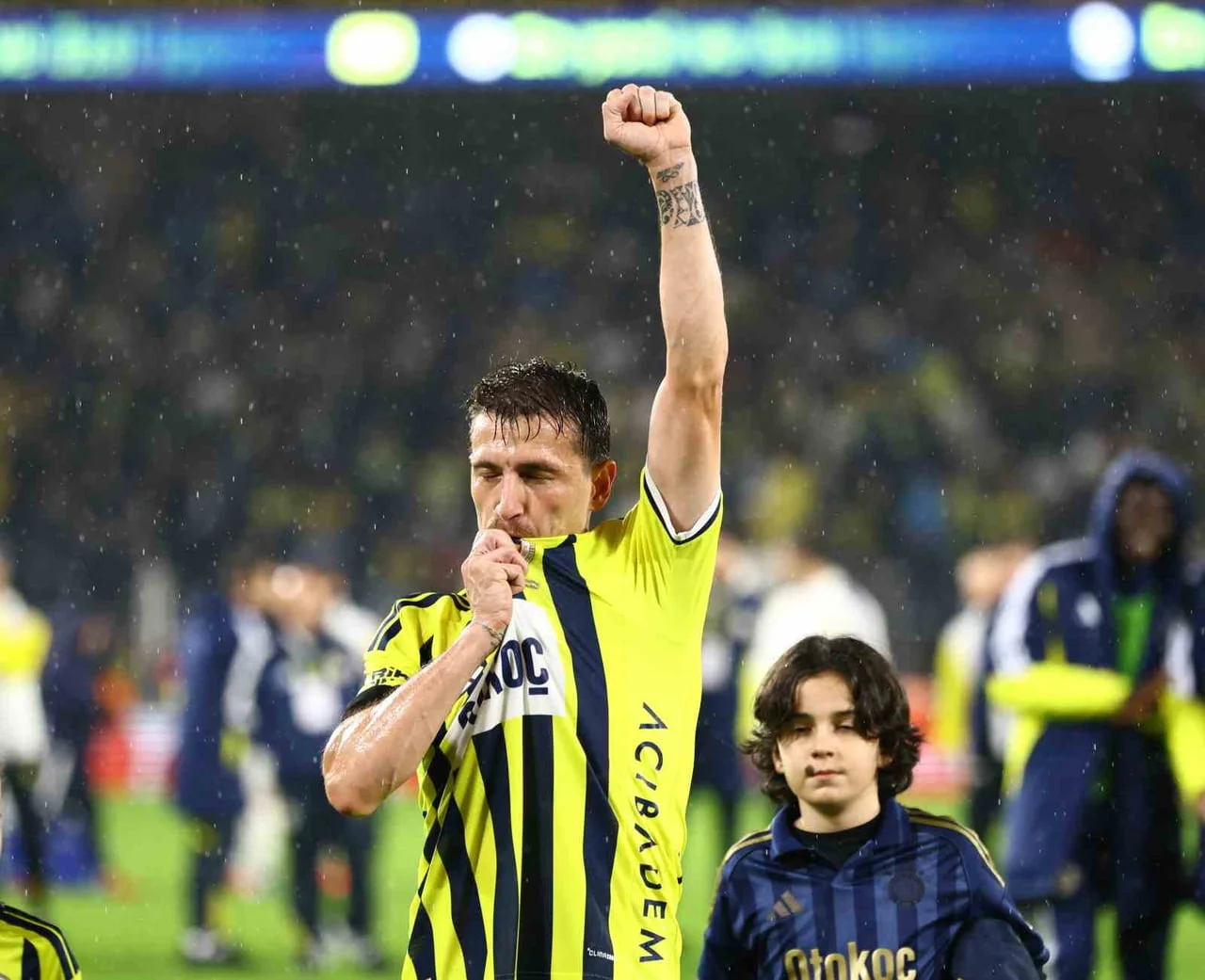 FENERBAHÇE'DE MERT HAKAN YANDAŞ, 568 GÜN SONRA SARI-LACİVERTLİ FORMAYLA RESMİ BİR MAÇA...