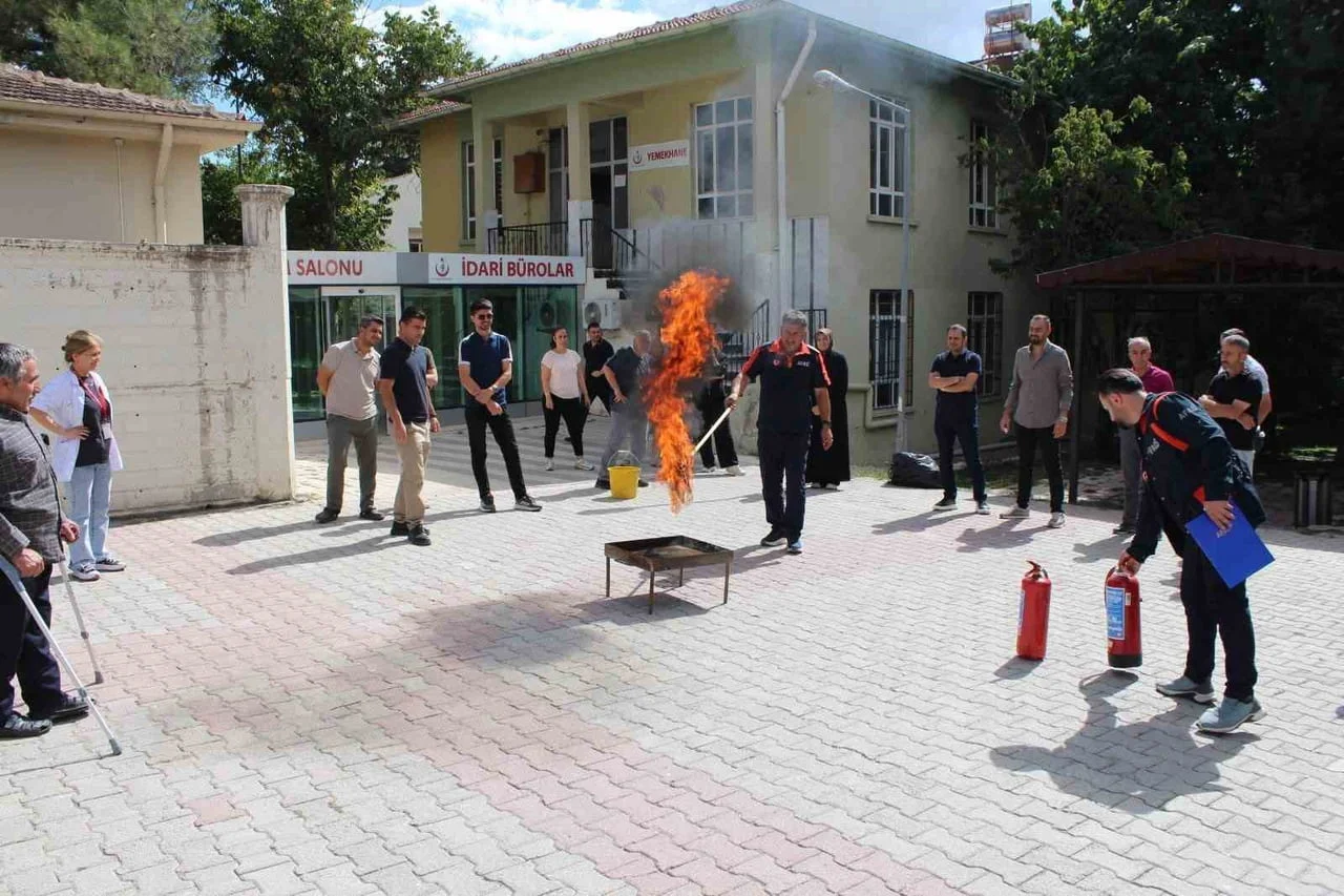 ELAZIĞ'DA HASTANE PERSONELİNE YANGIN FARKINDALIK EĞİTİMİ
