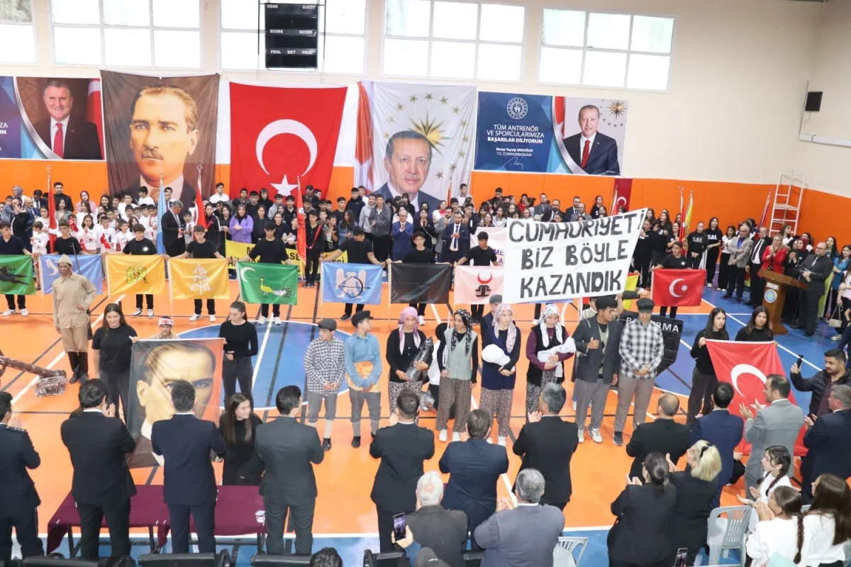 Selendi'de Cumhuriyet'in 103. yıl dönümü coşkuyla kutlandı 3