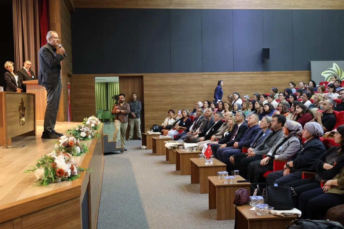 Nazilli'de 6 bin 400 öğrencinin ardından öğretmenler de akran zorbalığına karşı eğitildi 3