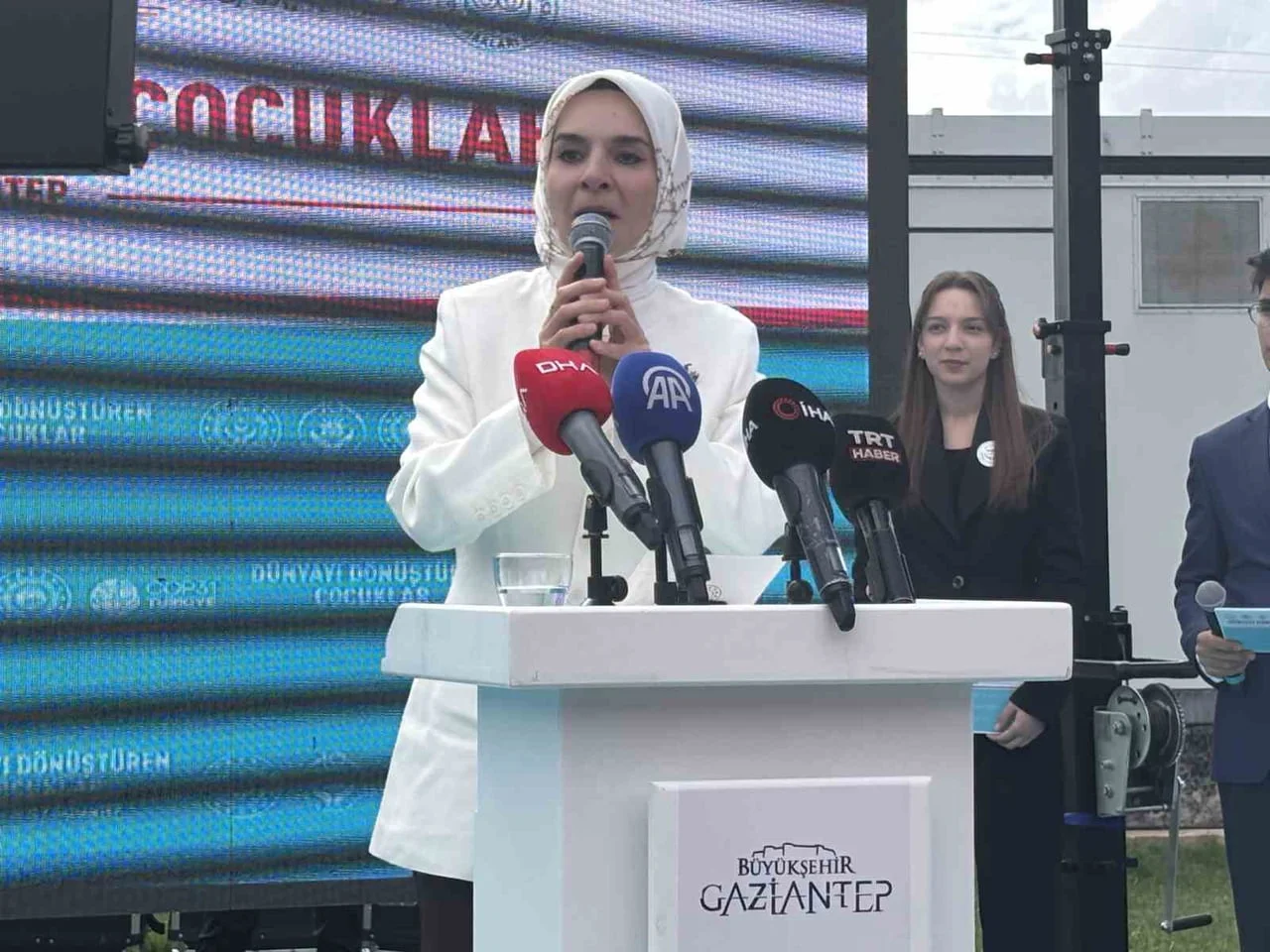 AİLE VE SOSYAL HİZMETLER BAKANI MAHİNUR ÖZDEMİR GÖKTAŞ, GAZİANTEP'TE "DÜNYAYI DÖNÜŞTÜREN ÇOCUKLAR"...
