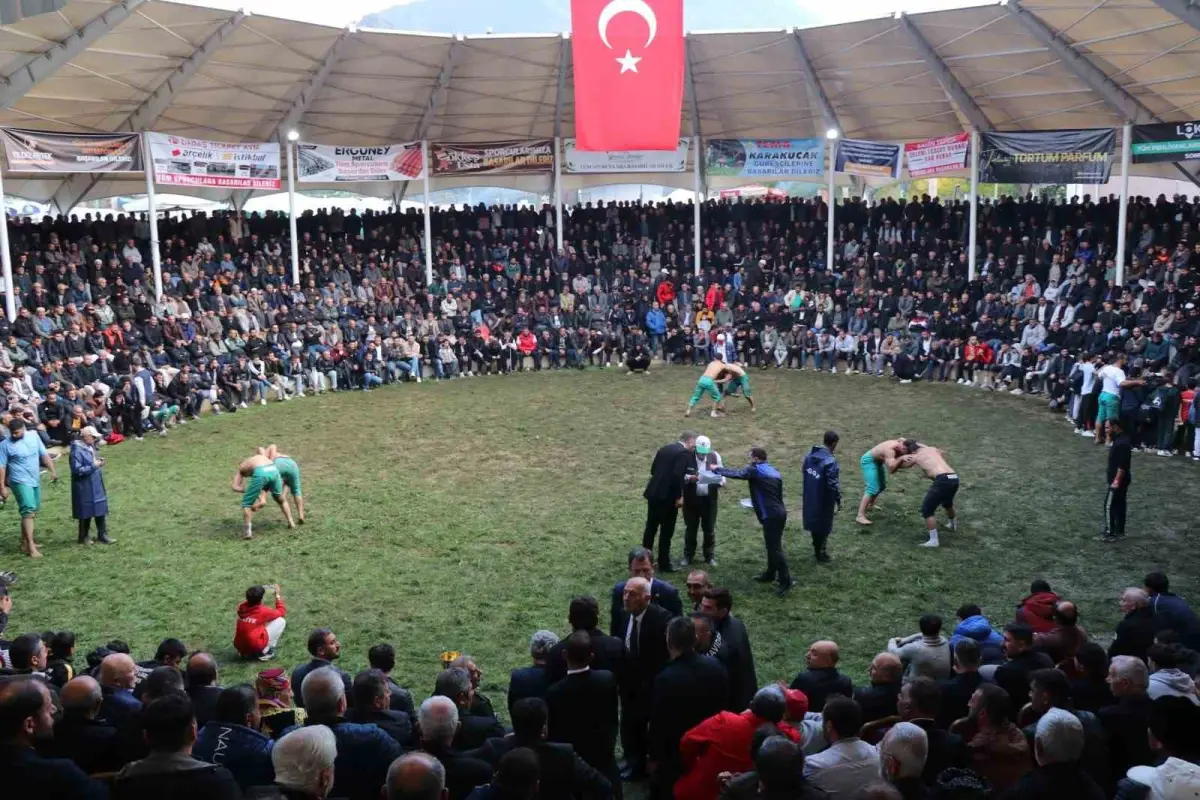 Erzurum'da düzenlenen 103. Geleneksel Uzundere Cumhuriyet Karakucak Güreşleri'nde başpehlivan belli oldu 2