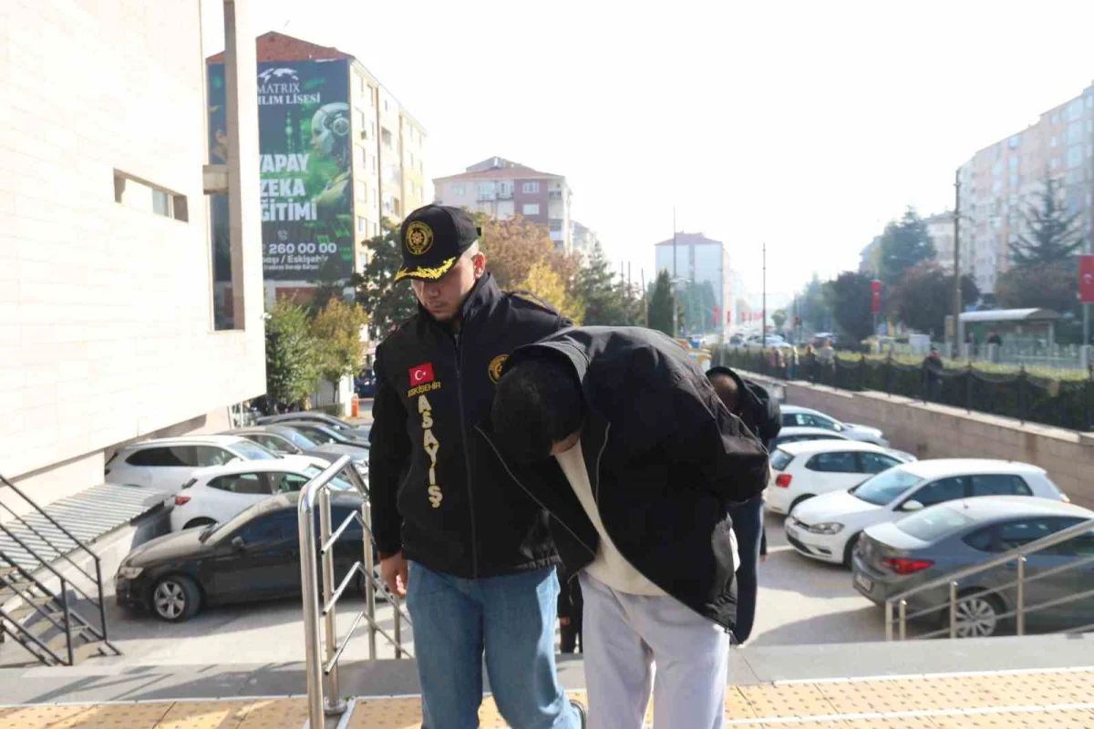 Eskişehir merkezli fuhuş operasyonunda 17 şüpheli adliyeye sevk edildi 4