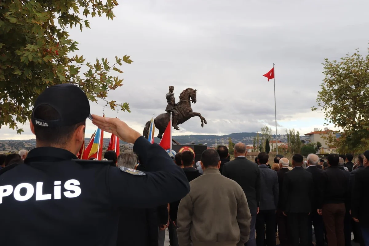 Selendi'de Cumhuriyet Bayramı kutlamaları çelenk töreniyle başladı 1