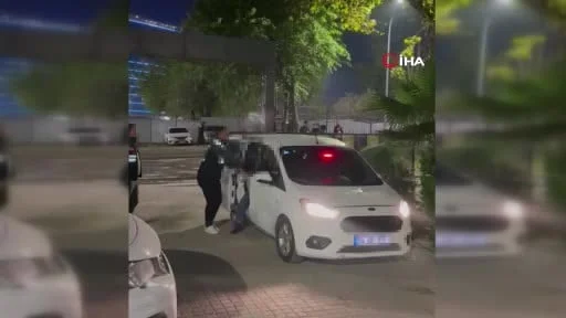 Kadıköy'de intihara kalkışan şahıs polis ekiplerince ikna edilerek teslim oldu