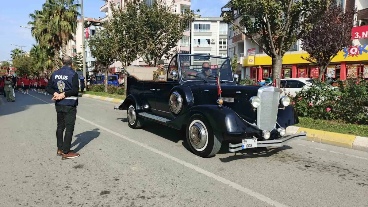 Bafra'da Cumhuriyet'in 103. yılı yürüyüşle kutlandı 2