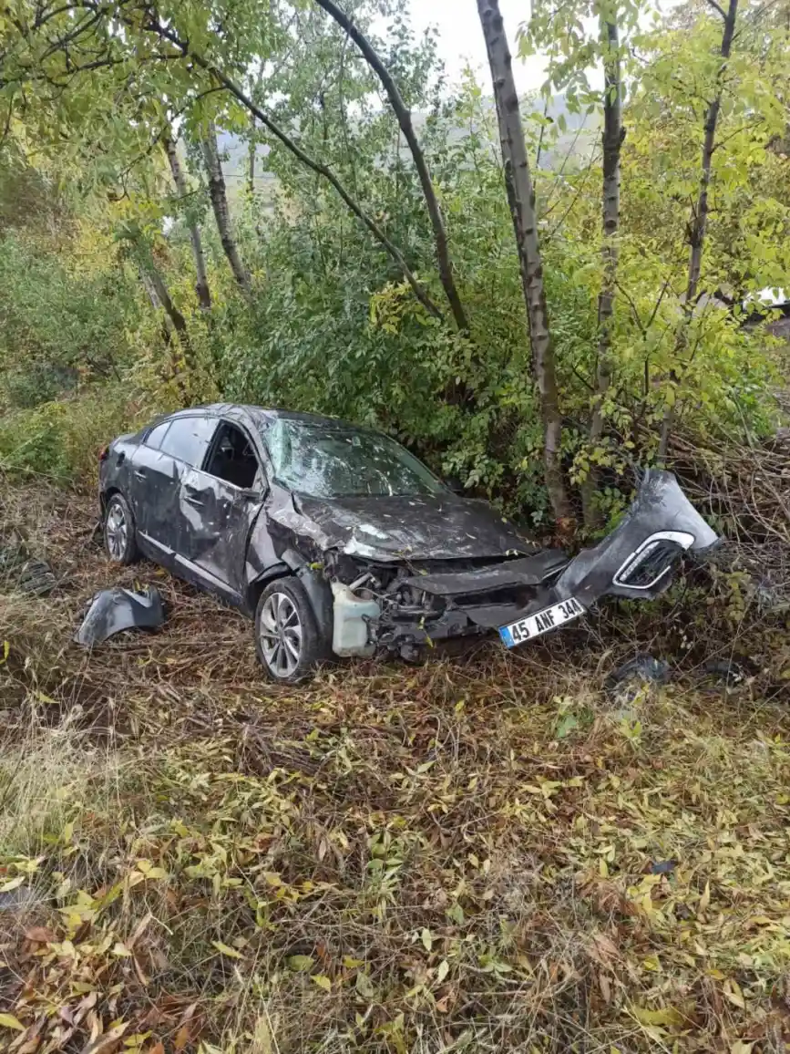 Bingöl-Erzurum karayolunda trafik kazası: 2 yaralı 3