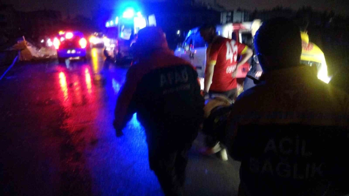 Antalya'da şantiyeyi vuran hortum konteynerleri savurdu: 5 işçi hayatını kaybetti 3