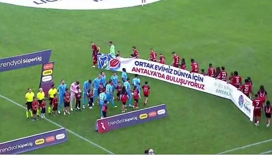 Süper Lig takımları sahaya COP31 pankartıyla çıktı 3