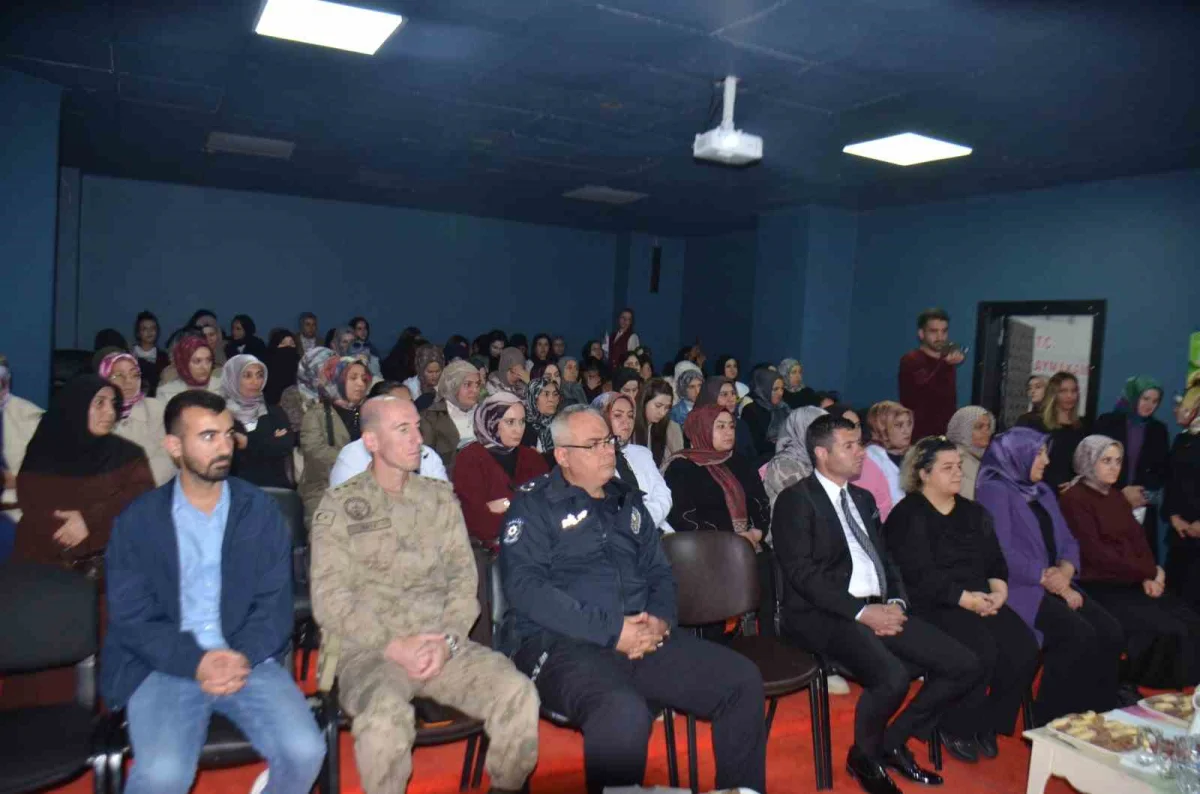 Bulanık'ta bağımlılıkla mücadelede ailelerin rolü anlatıldı 1