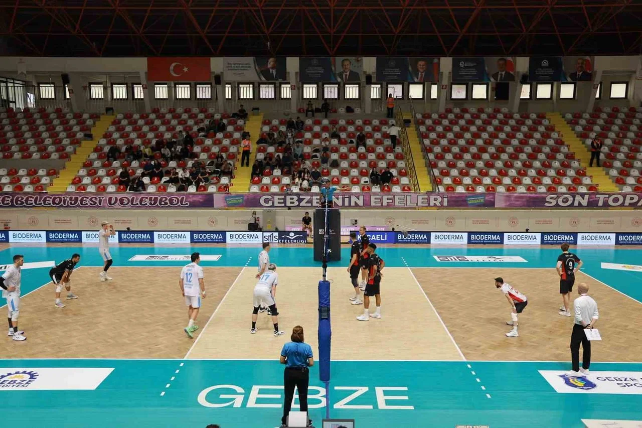 SMS GRUP EFELER LİGİ'NDE MÜCADELE EDEN GEBZE BELEDİYESPOR, SAHASINDA KONUK ETTİĞİ SUNGURLU...