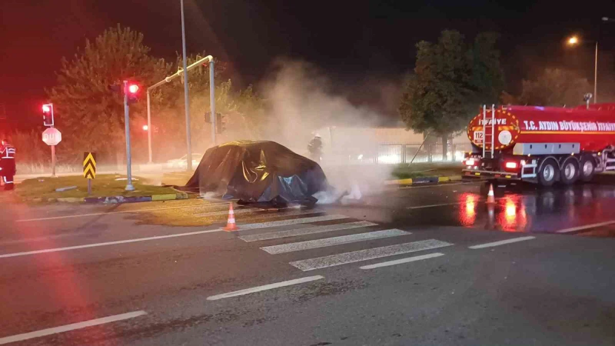 Aydın'da tırla çarpışan elektrikli otomobil alev aldı: Özel battaniyeyle 3 saatte söndürüldü 2