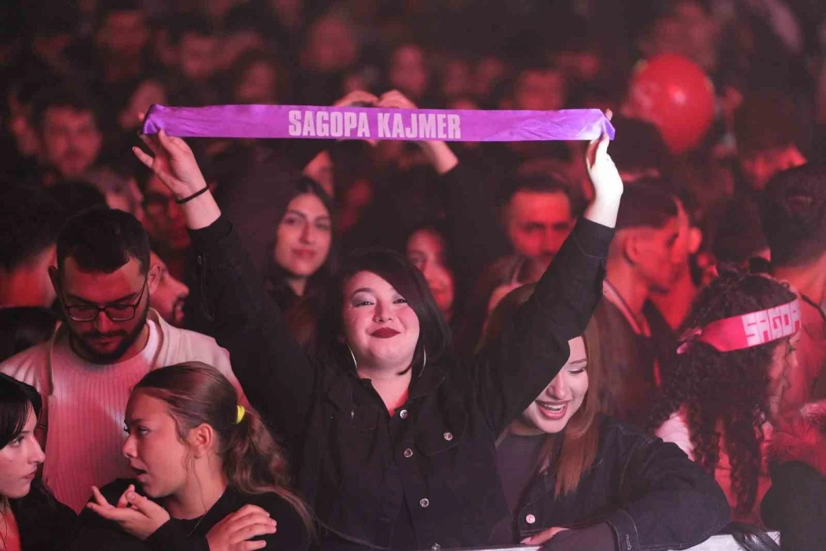Kocaeli'de sağanak yağış altında Sagopa Kajmer ile Cumhuriyet coşkusu 2