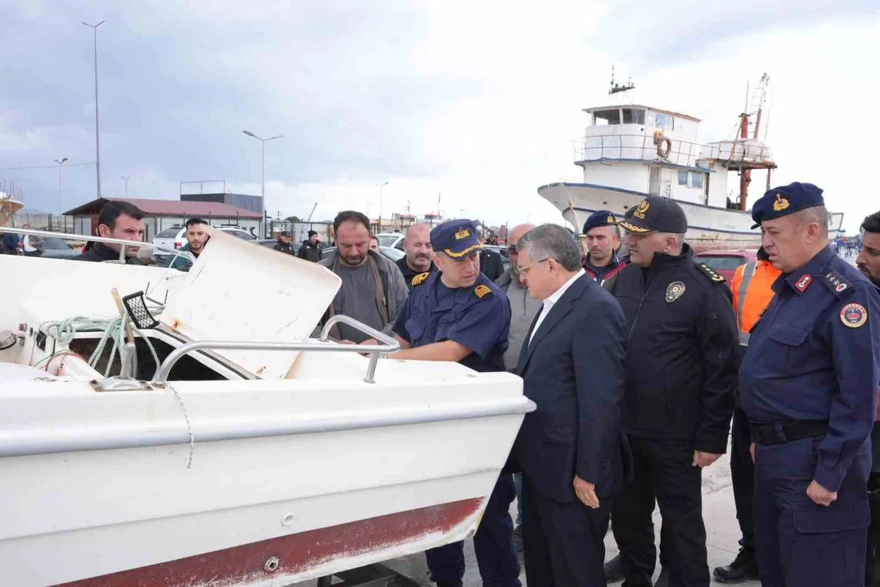 SİNOP’TA TEKNENİN ALABORA OLMASI SONUCU KAYBOLAN GAZİ POLİS MEMURU NUMAN ŞEN’İ ARAMA ÇALIŞMALARI...