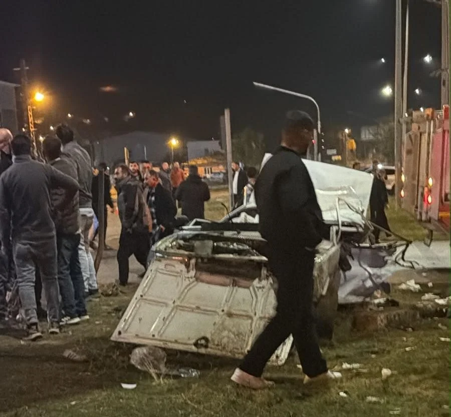 Van'ın Gevaş ilçesinde yakıt tankeri ile otomobil çarpıştı: 1 ölü, 4 yaralı 1