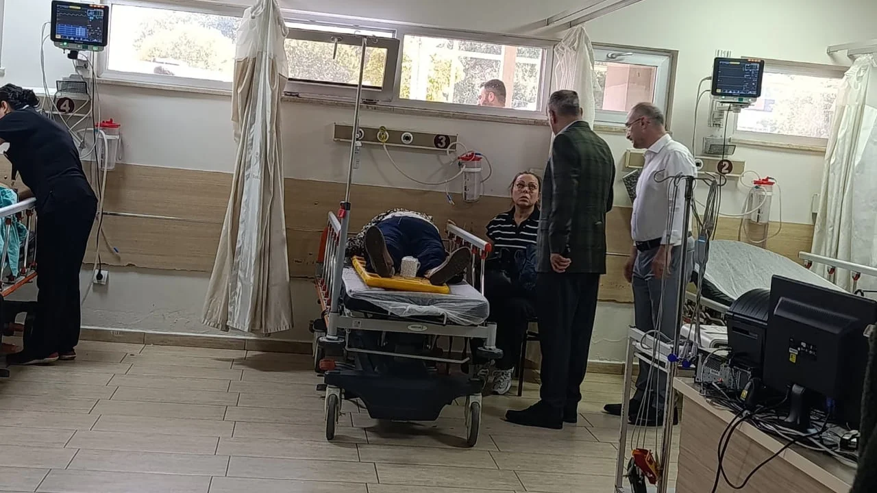 MANİSA VALİSİ VAHDETTİN ÖZKAN, KAZADA YARALANAN VATANDAŞLARI TEDAVİ GÖRDÜKLERİ HASTANEDE ZİYARET...