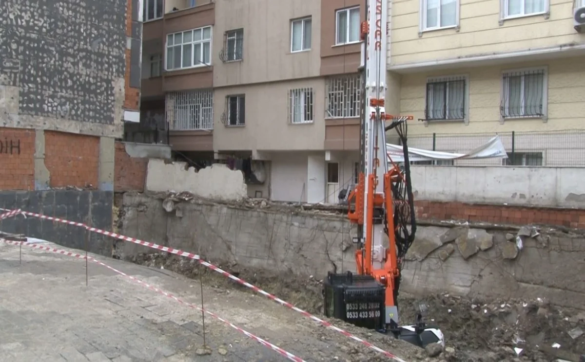 Bahçelievler'de zemininde çökme yaşanan binalar havadan görüntülendi 2