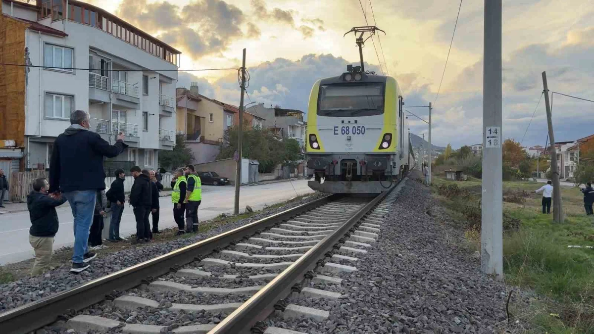 Kütahya'da yolcu treninin çarptığı genç kurtarılamadı 2