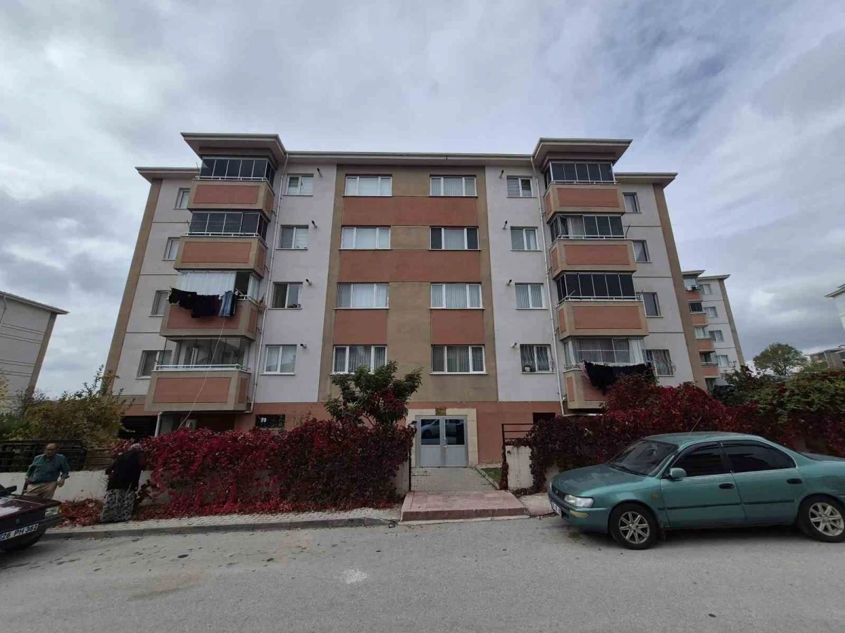 Eskişehir'de 2 yaşındaki çocuk ikinci kattan düştü 1