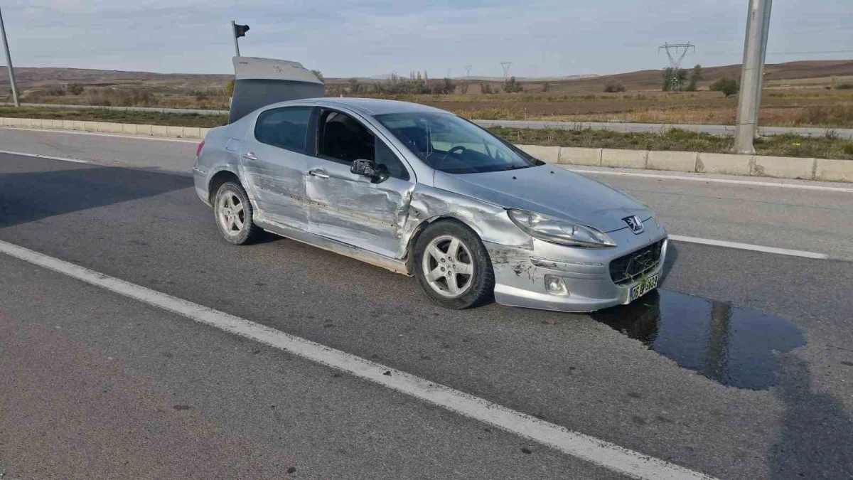 Çorum'un Alaca ilçesinde iki araç çarpıştı: 1 yaralı 2