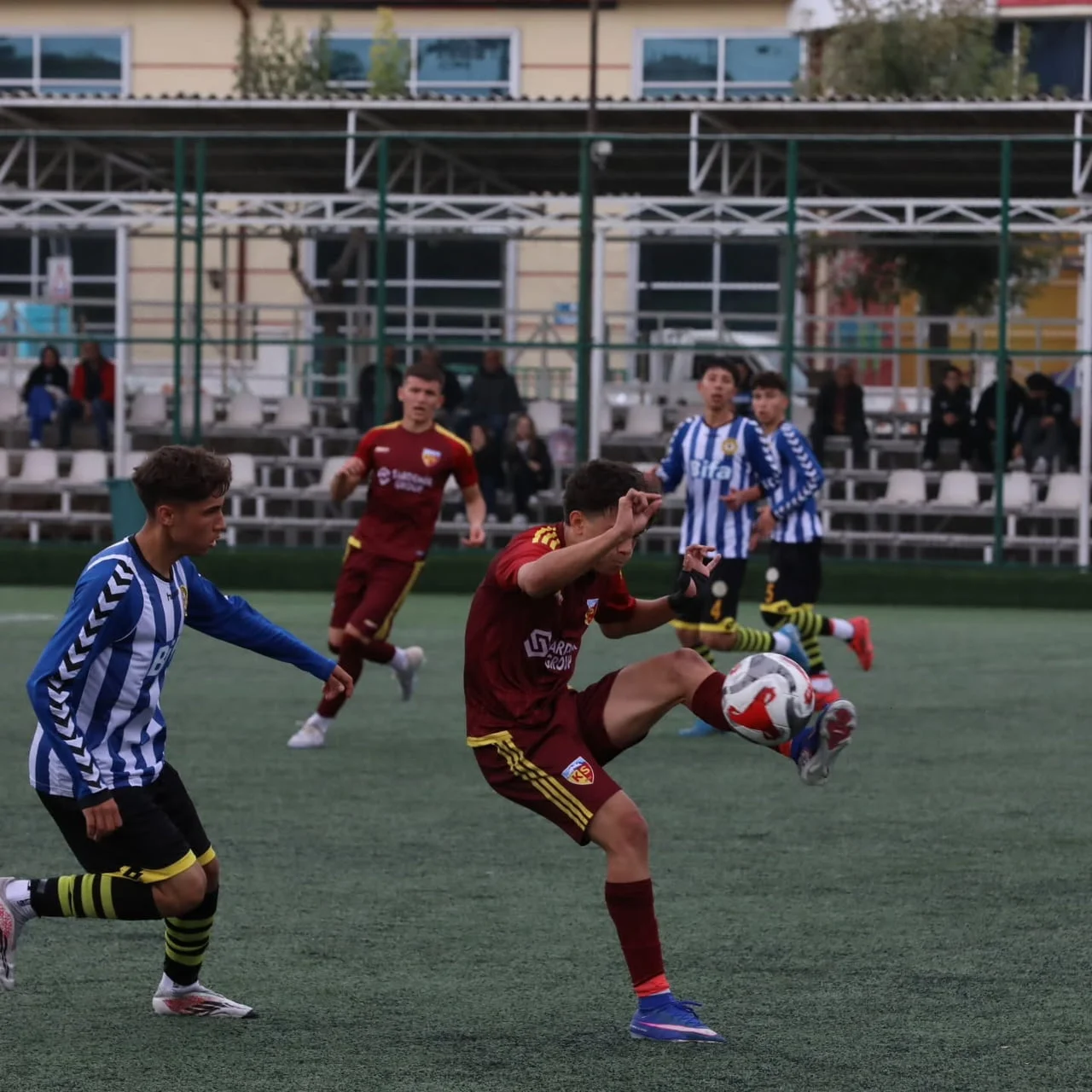 KAYSERİSPOR U19 TAKIMI, DÜN DEPLASMANDA OYNADIĞI MAÇTA KARAMAN EKİBİ BAŞAKSPOR’U 4-3 MAĞLUP EDEREK...