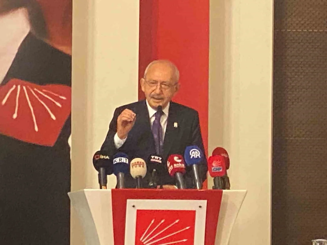 CUMHURİYET HALK PARTİSİ (CHP) GENEL BAŞKANI KEMAL KILIÇDAROĞLU, STAJ VE ÇIRAKLIK MAĞDURLARIYLA...