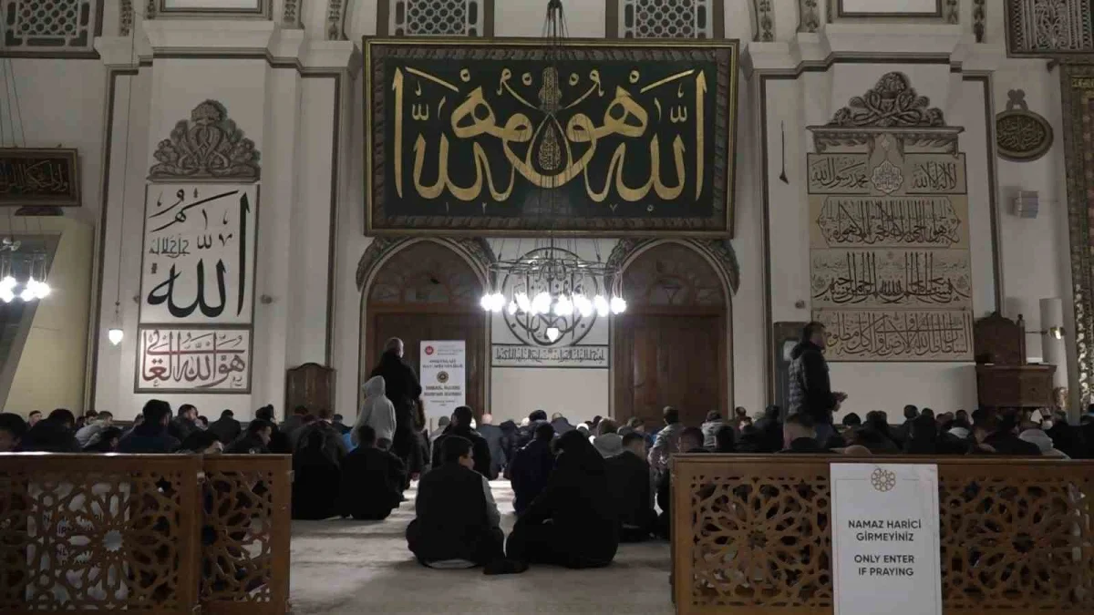 Bursa Ulu Camii için rehberlere çağrı: "Burası hat müzesi değil ibadet mekânı" 4