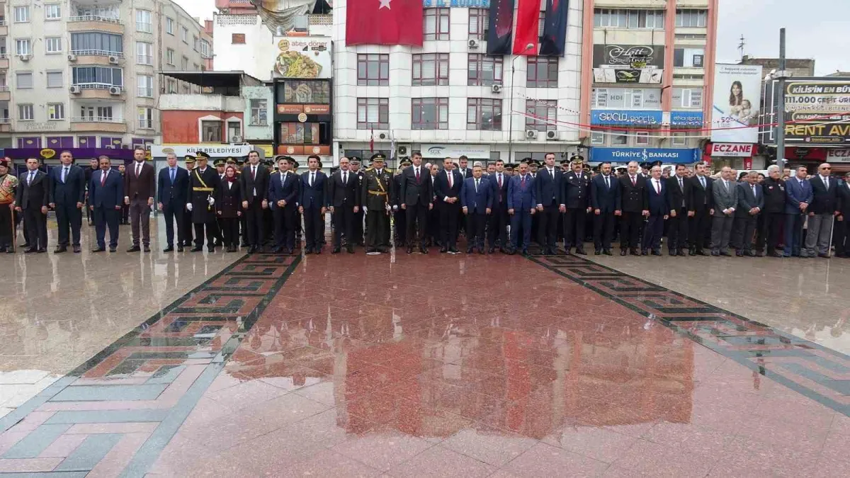 Kilis'te törendeki çocukların askerlerle saygı duruşu duygulandırdı 3