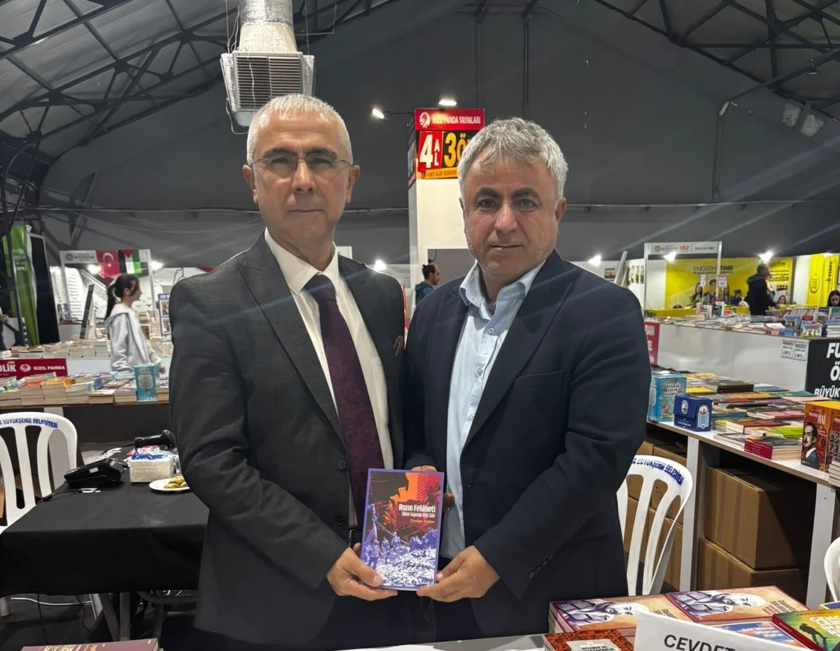 Malatya'da depreme yakalanan yazar yaşadıklarını kitaplaştırdı 3