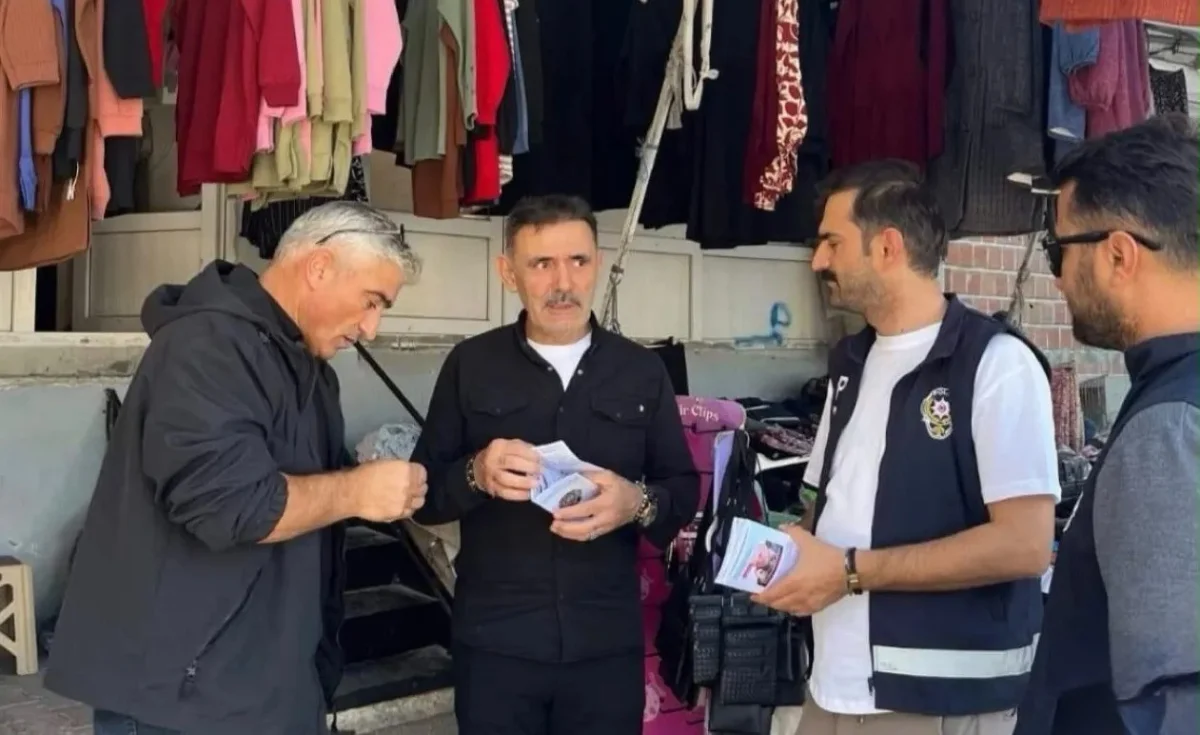 Sinop'ta polis ekiplerinden iki ilçede bilgilendirme çalışması 3
