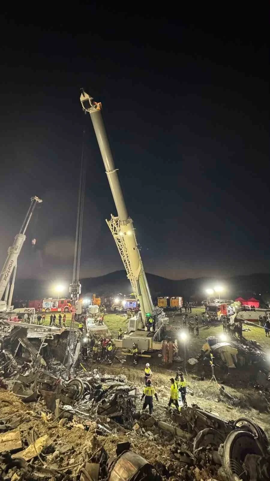 İspanya'daki hızlı tren kazasında can kaybı 68'e çıktı: Ülkede 3 günlük yas ilan edildi 3