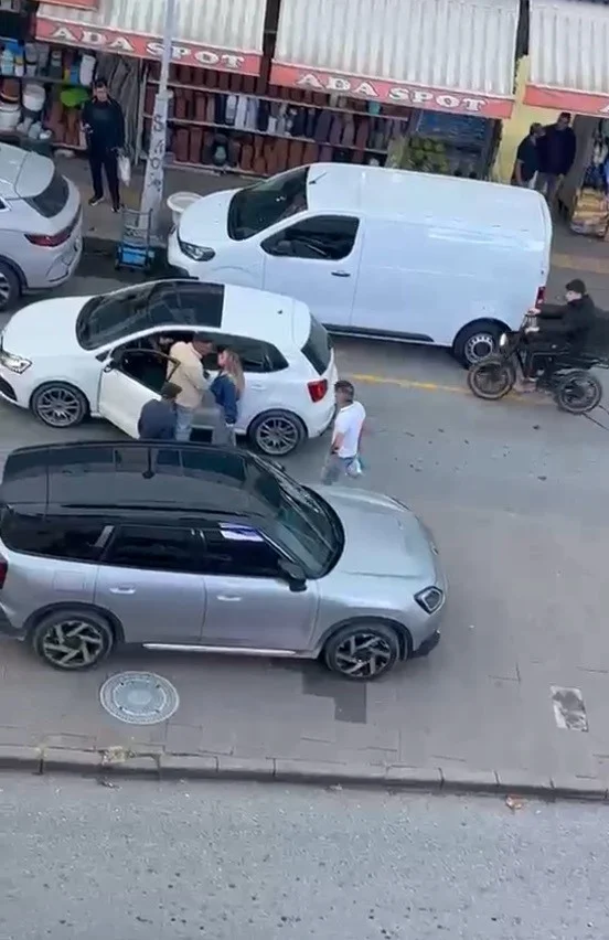 Sakarya'da dövüş antrenörü olduğunu belirten kadından sürücüye yumruklu saldırı 2