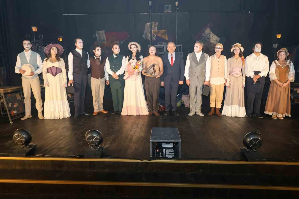 Alanya Belediye Tiyatrosu üç şehirde kapalı gişe sahnelendi 1