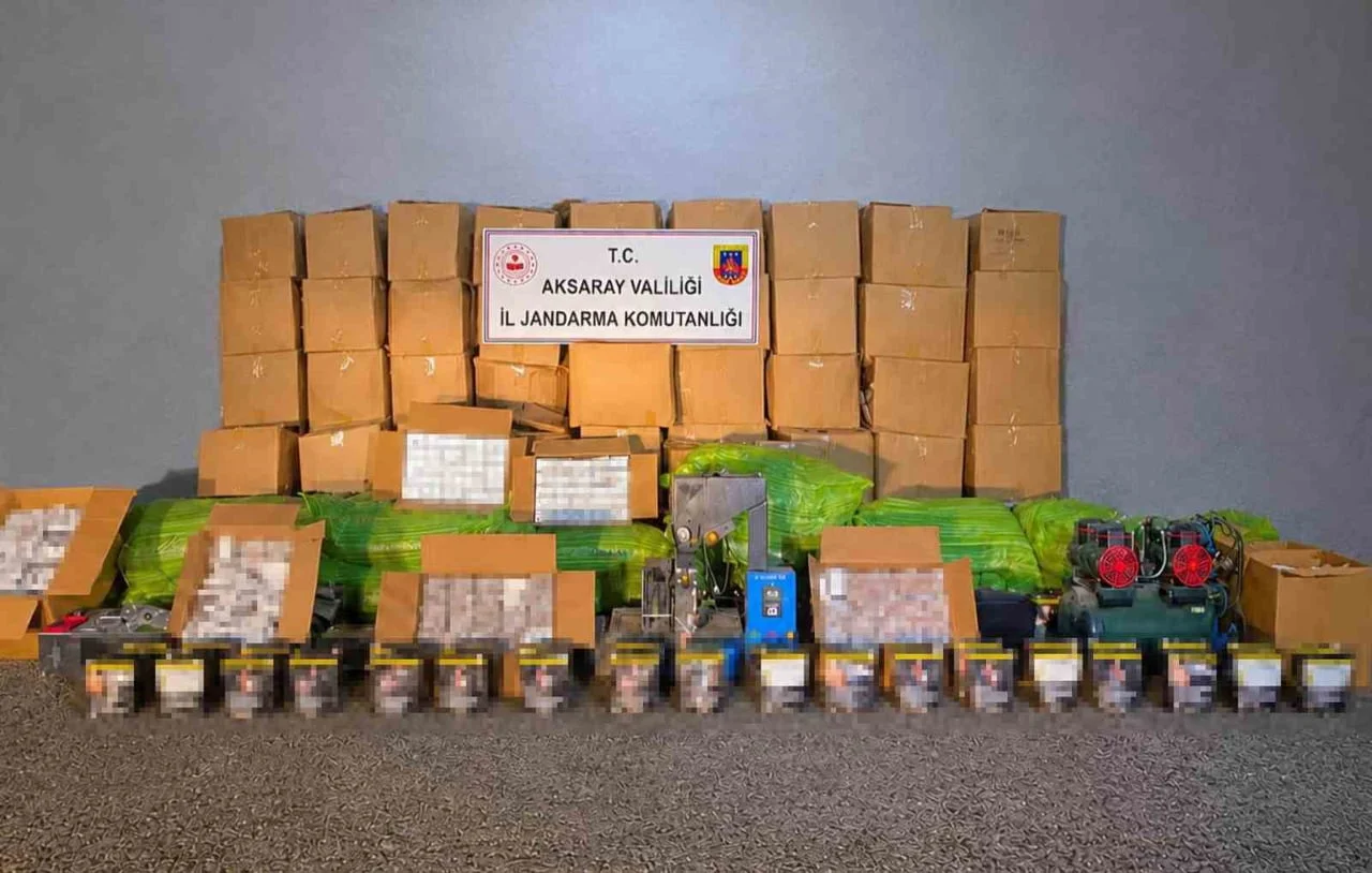 AKSARAY’DA KAÇAK SİGARA ÜRETİMİ YAPAN İMALATHANEYE OPERASYON YAPAN JANDARMA BİNLERCE ADET KAÇAK...