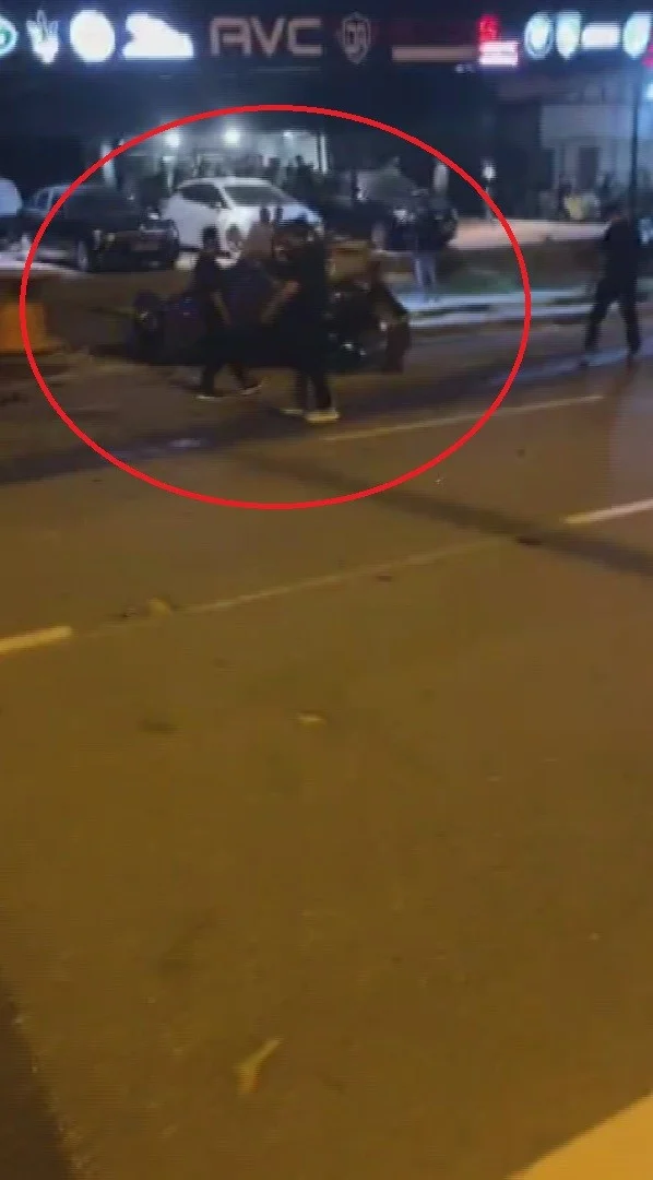 Antakya'da kontrolden çıkan otomobil park halindeki araca çarptı 3