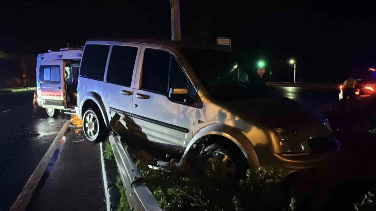 Rize'de görev dönüşündeki ambulans kaza yaptı: 5 kişi yaralandı 1