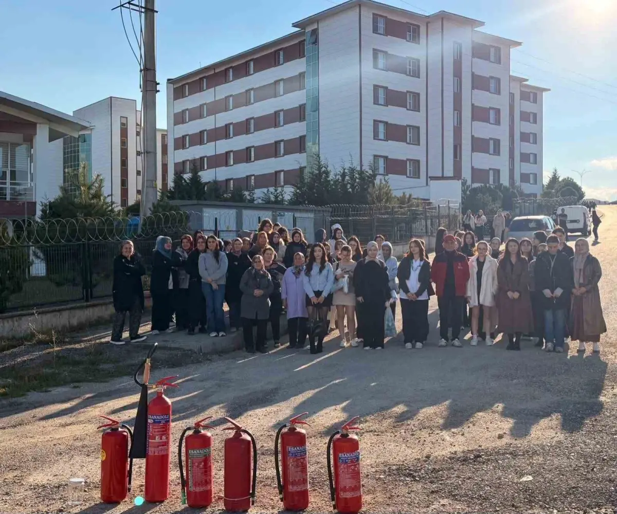 Bolu'daki öğrenci yurdunda gerçeği aratmayan tatbikat 3