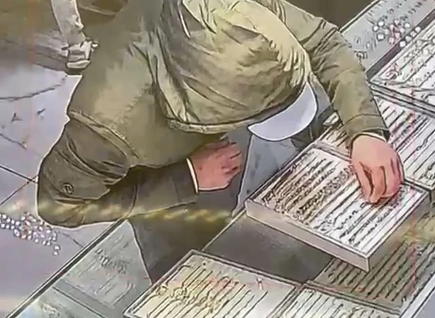 ÇAYIROVA İLÇESİNDE KUYUMCUYA SAHTE ÇEYREK ALTINLA GELEN ŞÜPHELİ, TEZGAHTARI OYALADIĞI SIRADA...