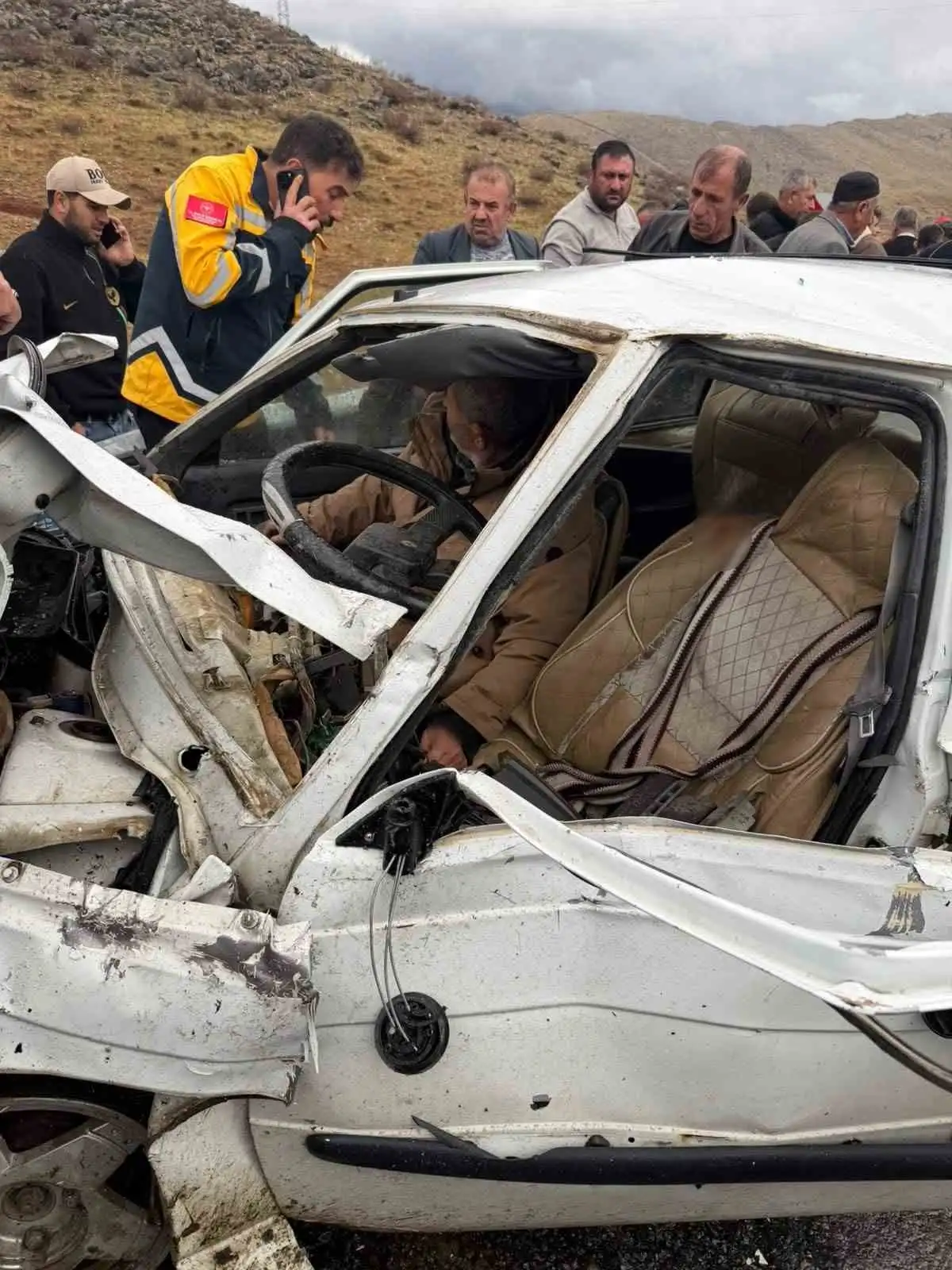 Bitlis'te iki otomobil kafa kafaya çarpıştı: 5 yaralı 2