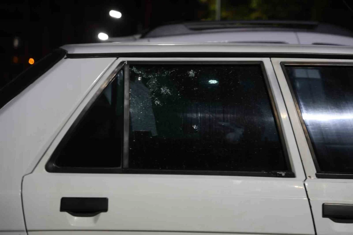 Adana'da tekel bayisine düzenlenen silahlı saldırıda ilgisiz iki kişi yaralandı 4