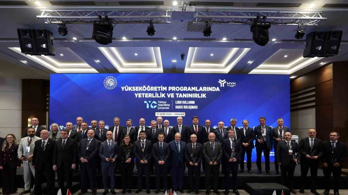 Atatürk Üniversitesi TYÇ logo kullanımındaki liderliğini Bakan Işıkhan'ın takdim ettiği ödülle tescilledi 2
