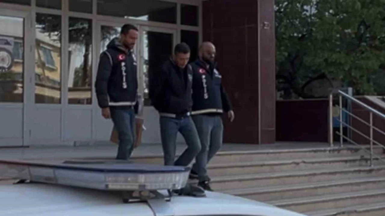 KIRIKKALE'DE ESKİ EŞİNİN YAŞADIĞI EVİ TEHDİTLER SAVURARAK ATEŞE VEREN ŞAHIS, POLİS EKİPLERİNCE...