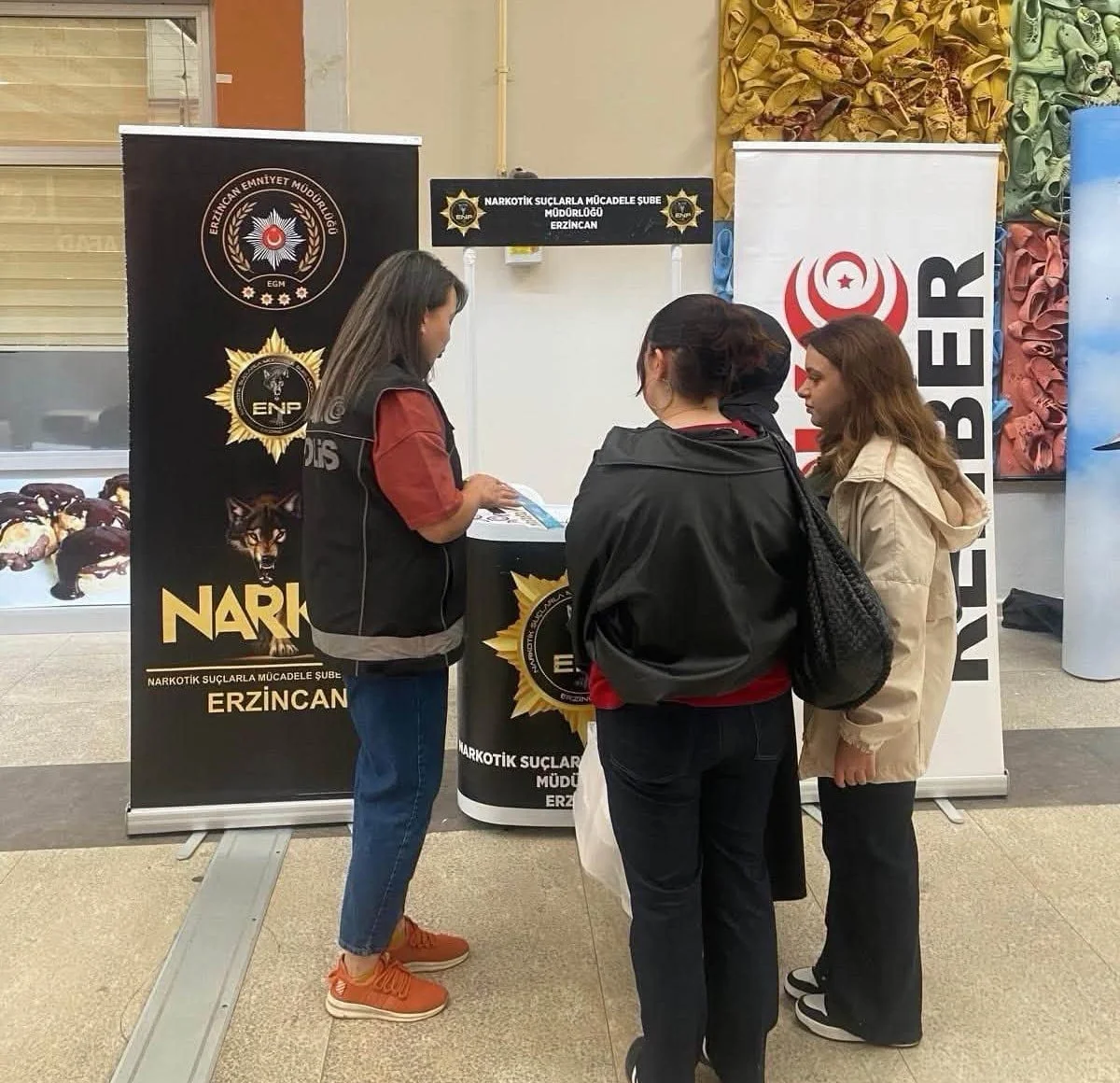 EMNİYETTEN UYUŞTURUCUYA KARŞI FARKINDALIK ÇALIŞMASI