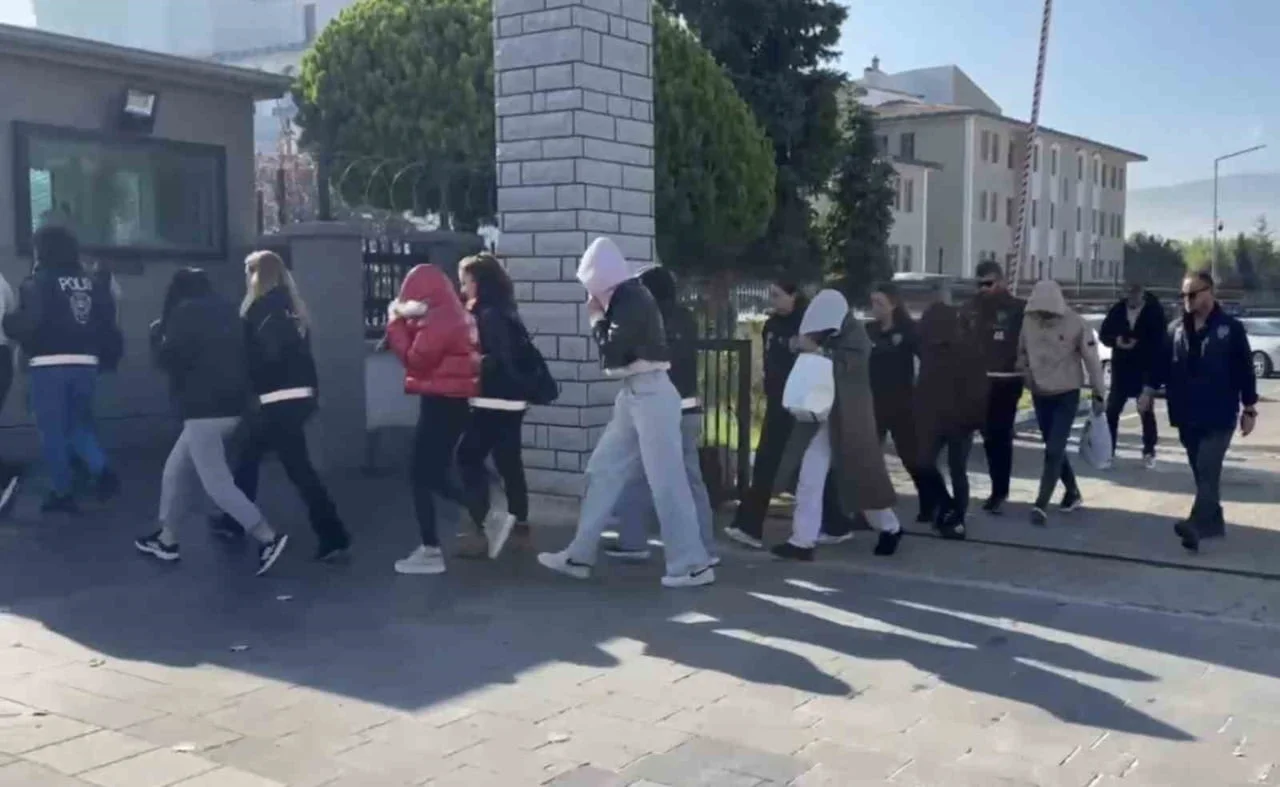 DÜZCE’DE MASAJ SALONLARINDA FUHUŞ YAPILDIĞI YÖNÜNDEKİ İHBARLAR ÜZERİNE YÜRÜTÜLEN SORUŞTURMA...
