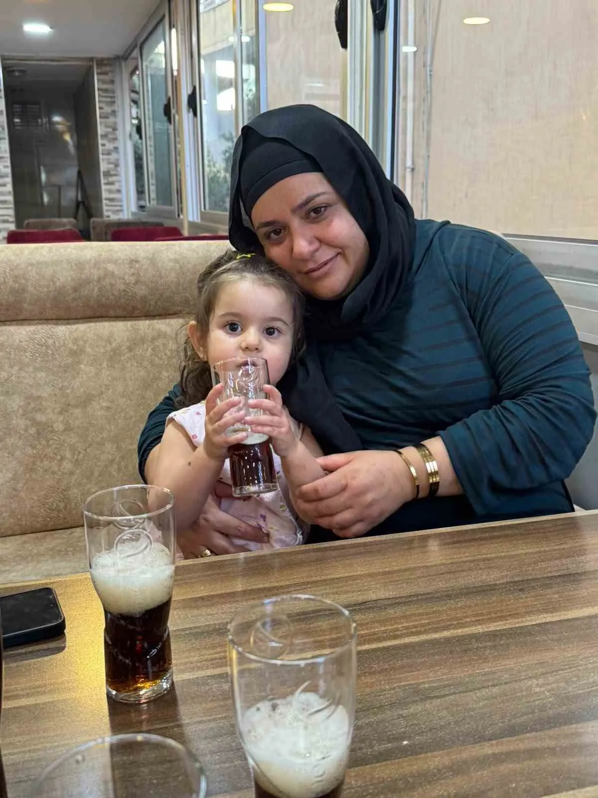 Hatay'da otomobilin çarptığı anne ve 4 yaşındaki kızı yan yana toprağa verildi 2