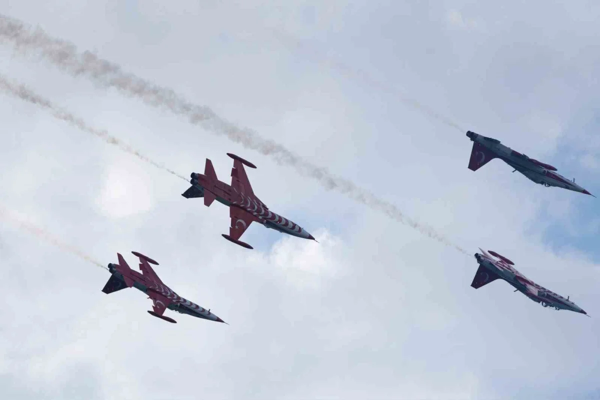 Türk Yıldızları'ndan Fethiye semalarında nefes kesen gösteri 5