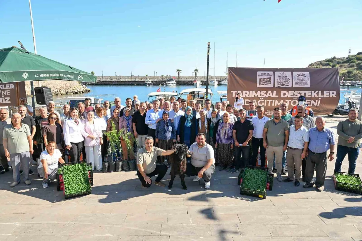 Mersin'de üreticiye büyük destek: Çiftçilere makine, fide ve hayvan dağıtıldı 1