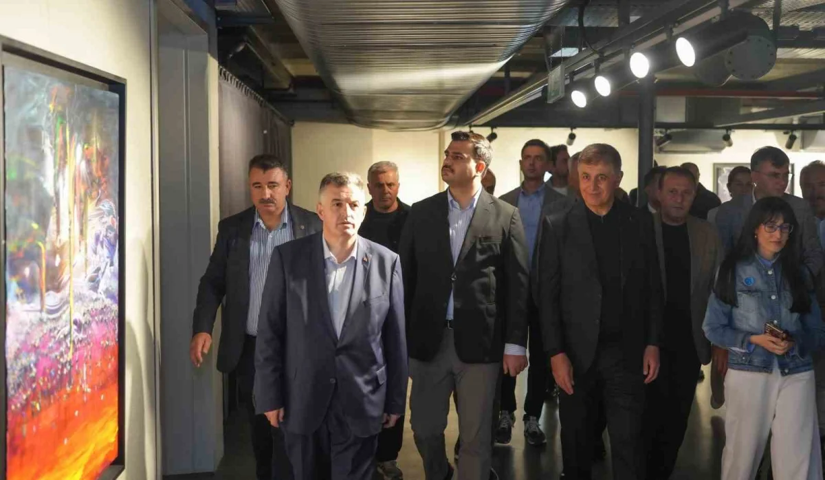 AK Parti Genel Sekreteri Eyyüp Kadir İnan ve Cemil Tugay İzmir Kültür Yolu Festivali sergilerini inceledi 2