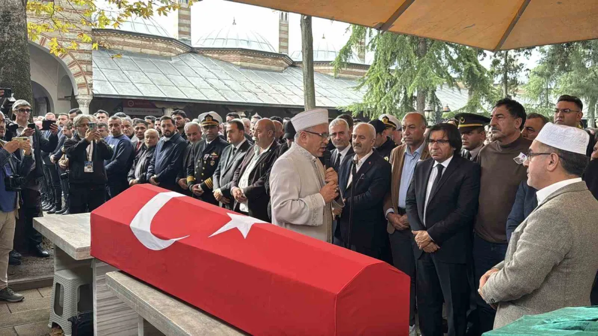 Nöbet sırasında kalp krizi geçiren Uzman Çavuş Oğuzcan Alma son yolculuğuna uğurlandı 4